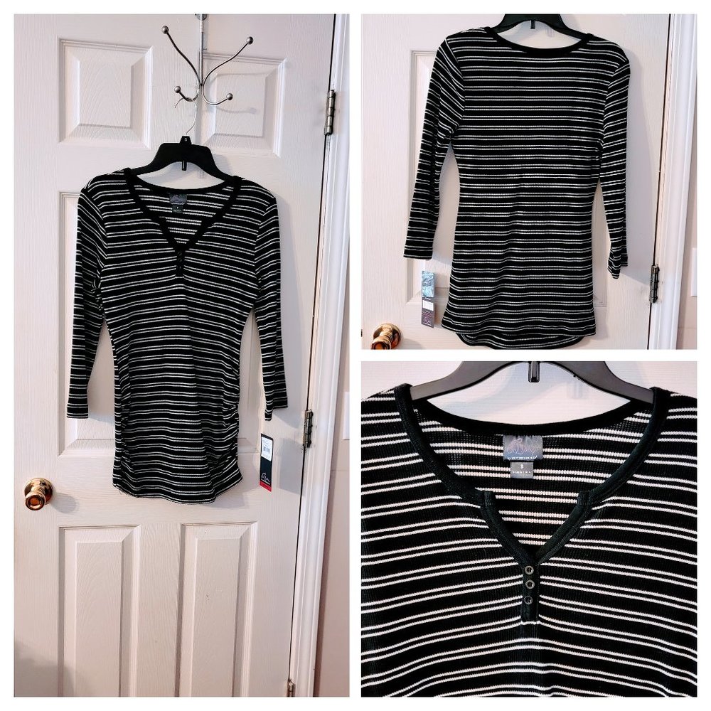 BNWT Maternity Top Sz Small SOFT Three Quarter Length Sleeves Great V-neck